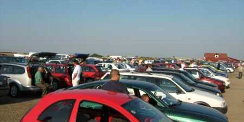 Satu Mare: Expoziţie fără vânzare în piaţa de maşini - Revista presei locale