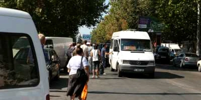 Transportatorii privaţi cer în continuare majorarea tarifului pentru călătorie