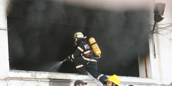 Intervenţia pompierilor a durat mai bine de o oră