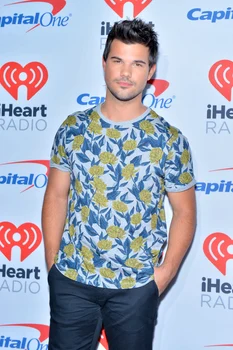 2 taylor lautner gettyimages 852660862 jpg jpeg