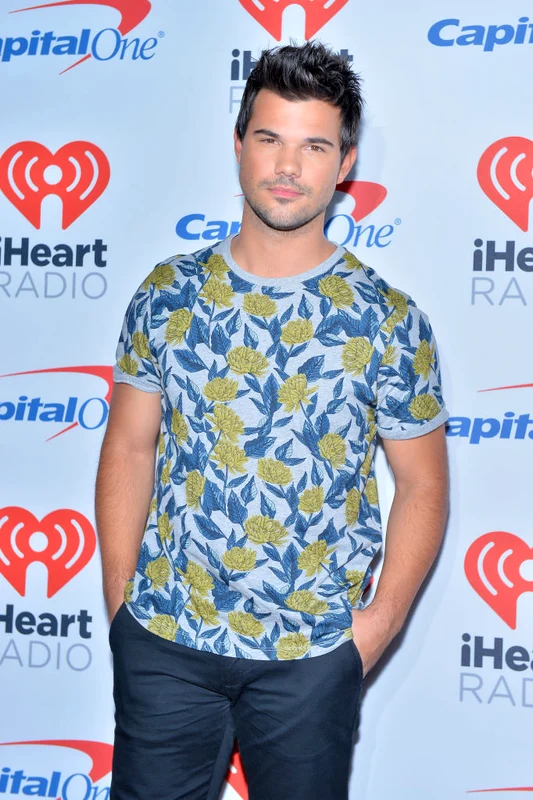 2 taylor lautner gettyimages 852660862 jpg jpeg