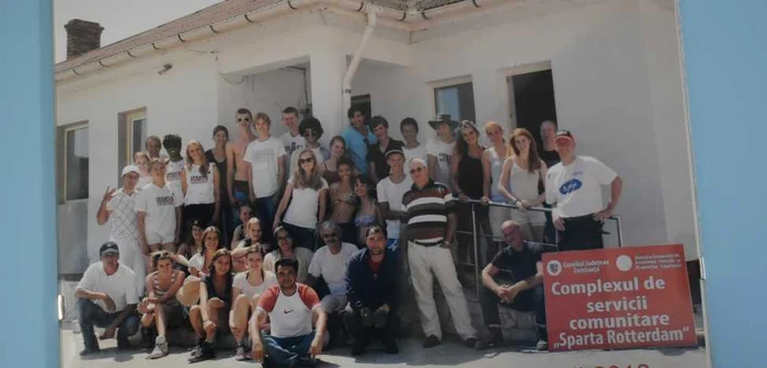 Voluntari olandezi la inaugurarea complexului de la Techirghiol FOTO DGASPC