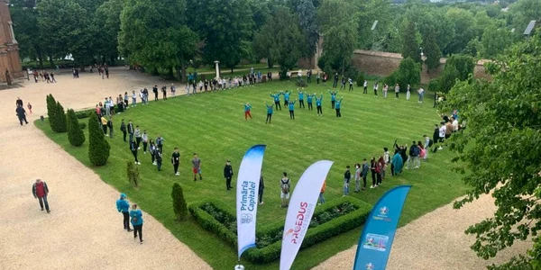  prima etapă de instruire a liceenilor ce vor fi voluntari la UEFA EURO 2020 foto nicusor dan