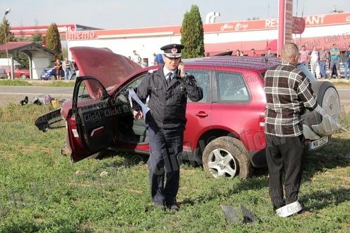 Motoscuteristul a murit în urma impactului cu automobilul ISU. (Foto: Cezar Pădurariu)