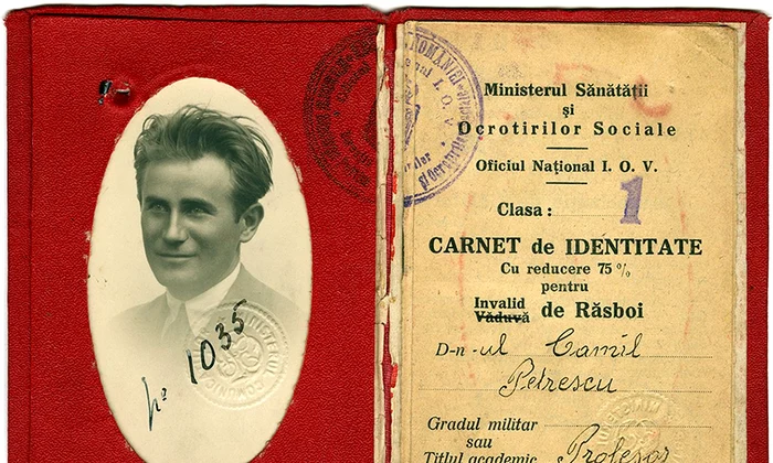 Carnetul de veteran al lui Camil Petrescu (© Arhiva Muzeului Naţional al Literaturii Române)