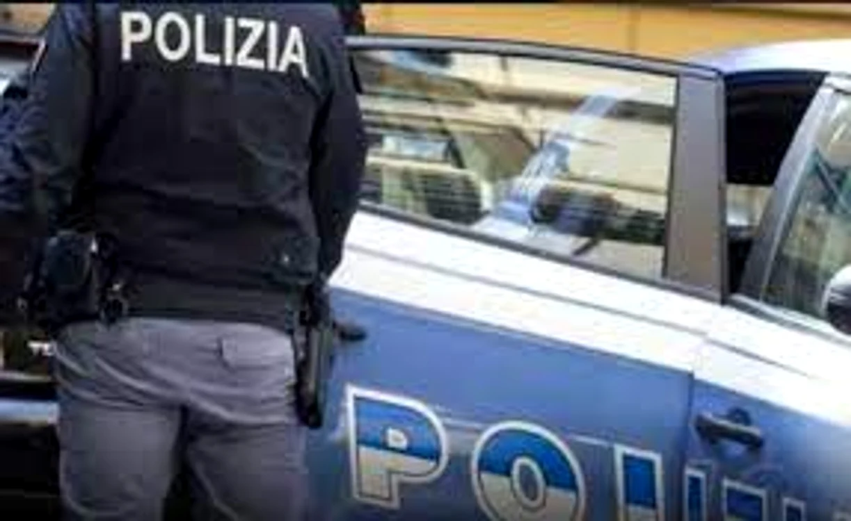 
    Polițiștii italieni au dus suspecta la secție dar o cercetează în libertate, șocați de ce a putut fura româncaFoto: stiridiaspora.ro  