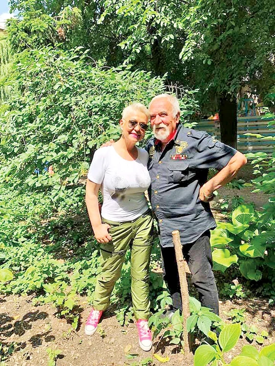 Alături de tatăl ei, Puiu, pasionat de cascadorie, în anii tinereţii