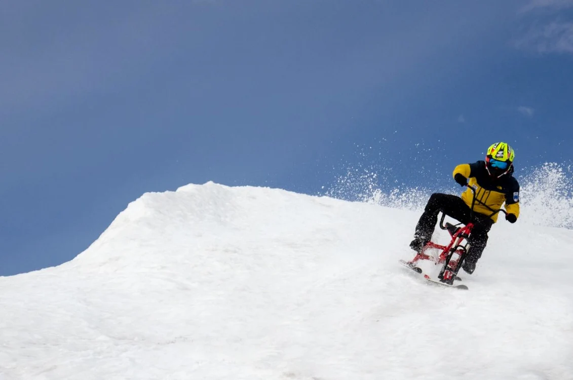 Închirierea unui snowbike costă 150 de lei pe zi. Fără skipass FOTO WeSki-Muntele Mic