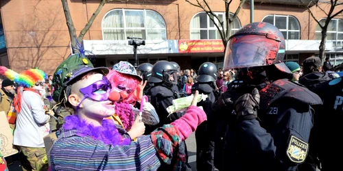 copii clovni protest foto gulliver getty images