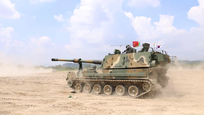 Obuziere autopropulsate K9 FOTO : Hanwha Aerospace