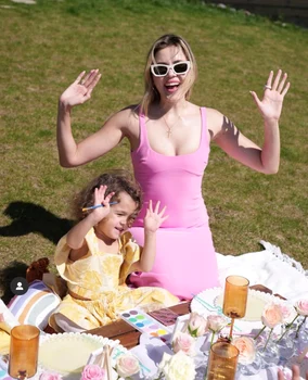 Fetița lui Emily Burghelea, Amedea, a împlinit deja 3 anișori