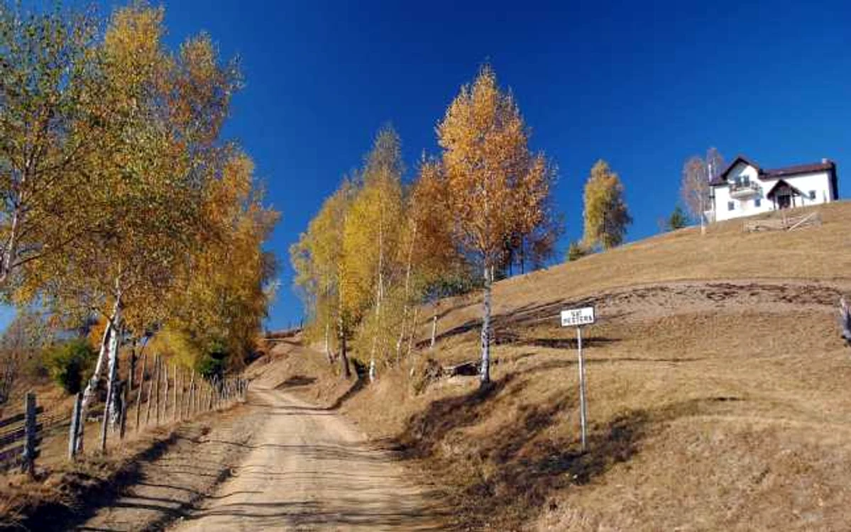 Drumul spre satul Măgura. Foto: Blogul de călătorii