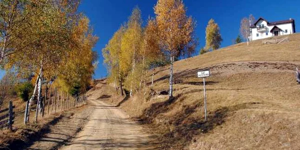Drumul spre satul Măgura. Foto