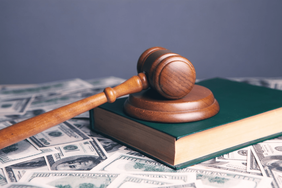 Avocat brașovean condamnat la închisoare cu suspendare. Cum își păcălea clienții