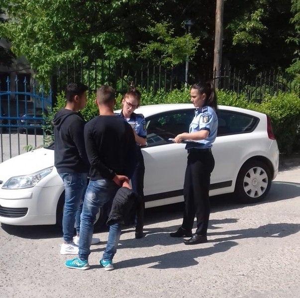 Repetenți la sancționarea absențelor de la școală. Avem o lege contra chiulitului de la ore, dar nu se aplică 