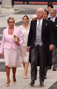Prințul Vittorio Emanuele de Savoia și soția sa, Marina, la nunta lui Felipe cu Letizia, mai 2004. FOTO: Getty Images