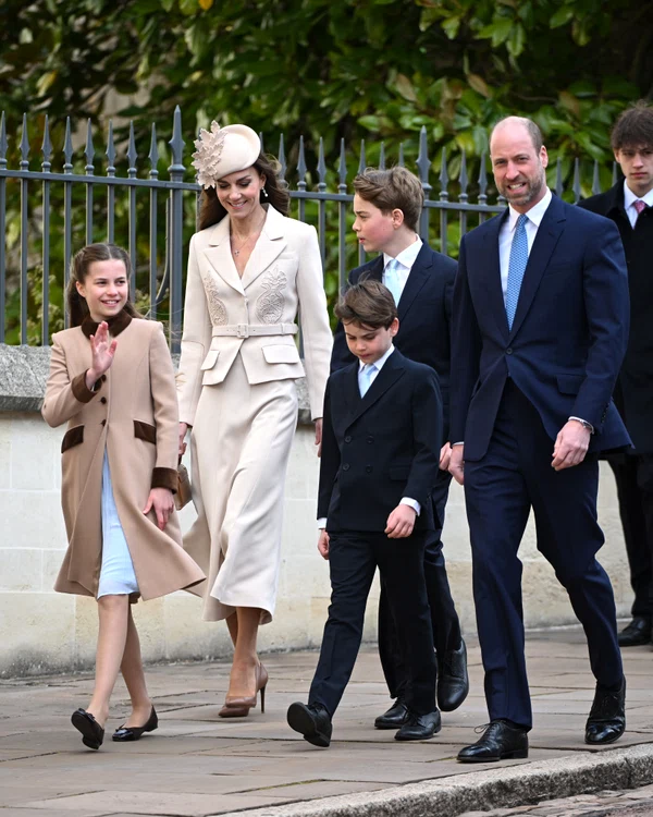 Prințesa Charlotte, Prințesa Kate, Prințul George, Prințul Louis și Prințul William de Paște 2026   GettyImages 2269901629 jpg