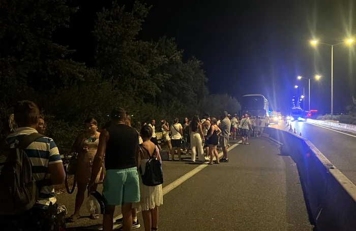 Un autocar plin cu turiști români a fost implicat într-un accident rutier FOTO: clujenii.ro