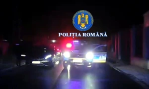 Un tânăr de 19 ani a fost urmărit, marți seară, de polițiști pe mai multe străzi din Craiova FOTO: Poliția Română