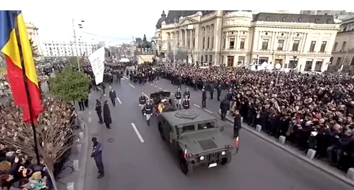 Sicriul Regelui Mihai a fost dus pe un afet de tun