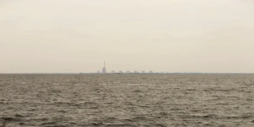 Centrala de la Zaporojie așa cum se vede din orașul Nikopol FOTO Tom Mutch/Daily Beast