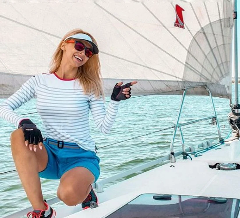 
    Andreea Bălan, zâmbitoare pe iahtfoto: arhivă personală  
