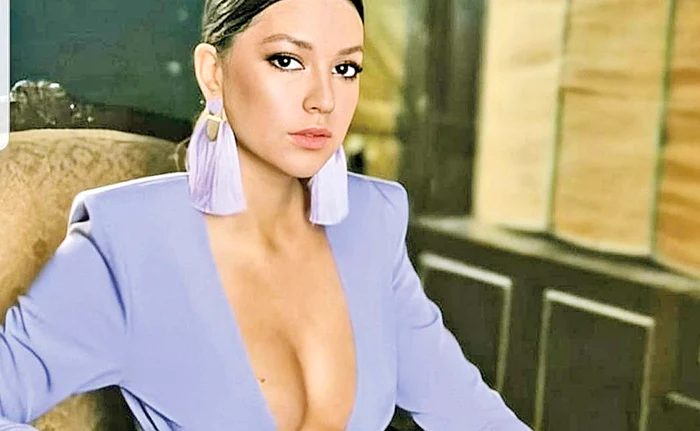 
    Cleopatra Stratan are  un trup de invidiat, la  17 ani. Doar zâmbetul  ne mai aminteşte  de anii de debut  