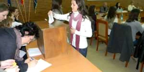 Tinerii consilieri judeţeni şi-au ales preşedintele şi vicepreşedinţii