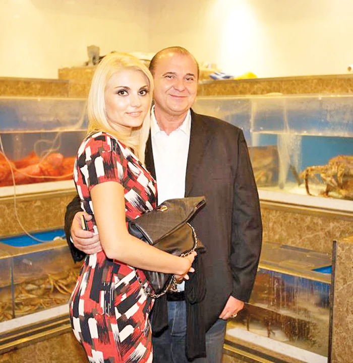 Blonda jurnalistă  Oana Iordache nu se  supără că Nick Rădoi  are lipici la fete