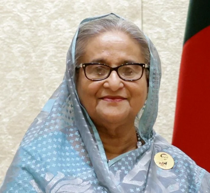 Sheikh Hasina în port tradițional