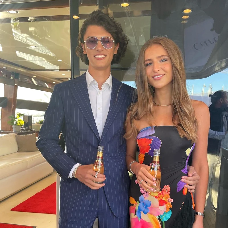 Contele Nikolai și Benedikte Thoustrup, Instagram