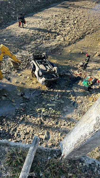 Accidentul a avut loc sâmbătă dimineața și a avut drept cauză viteza excesivă. Foto: SAJ Vrancea