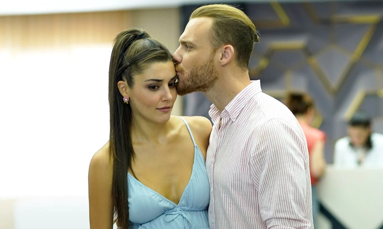 Actorii în telenovela turcă „Dragostea plutește în aer” FOTO: FB