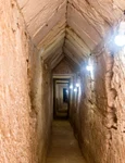 Un tunel antic din piatră, descoperit în orașul egiptean Alexandria (foto: Facebook / Ministry of Tourism and Antiquities)