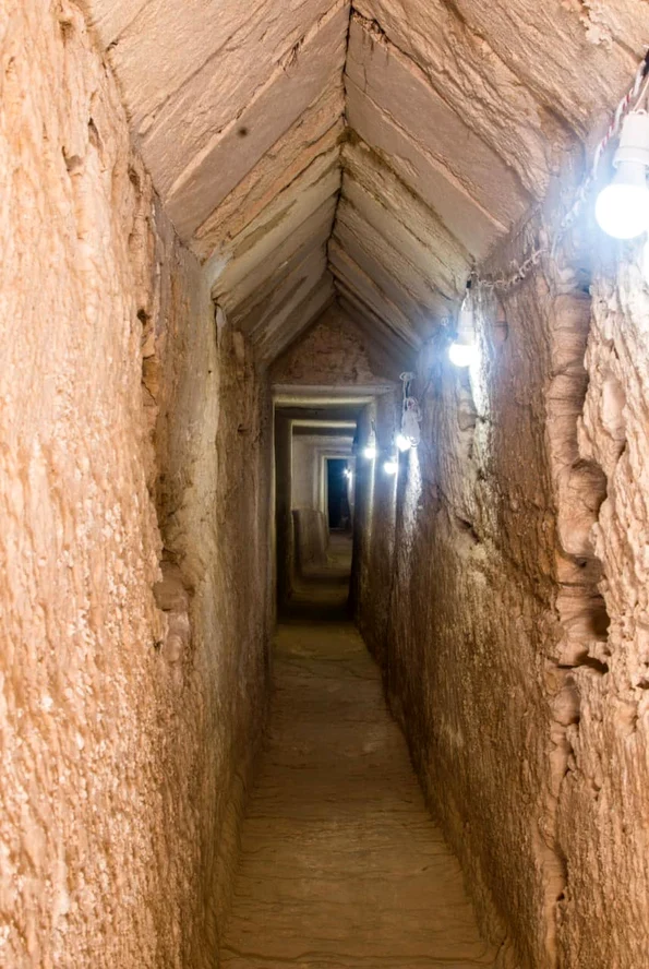 Un tunel antic din piatră, descoperit în orașul egiptean Alexandria (foto: Facebook / Ministry of Tourism and Antiquities)