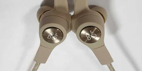 Beoplay E6 căşti wireless de la Bang&Olufsen FOTO Adrian Pogîngeanu