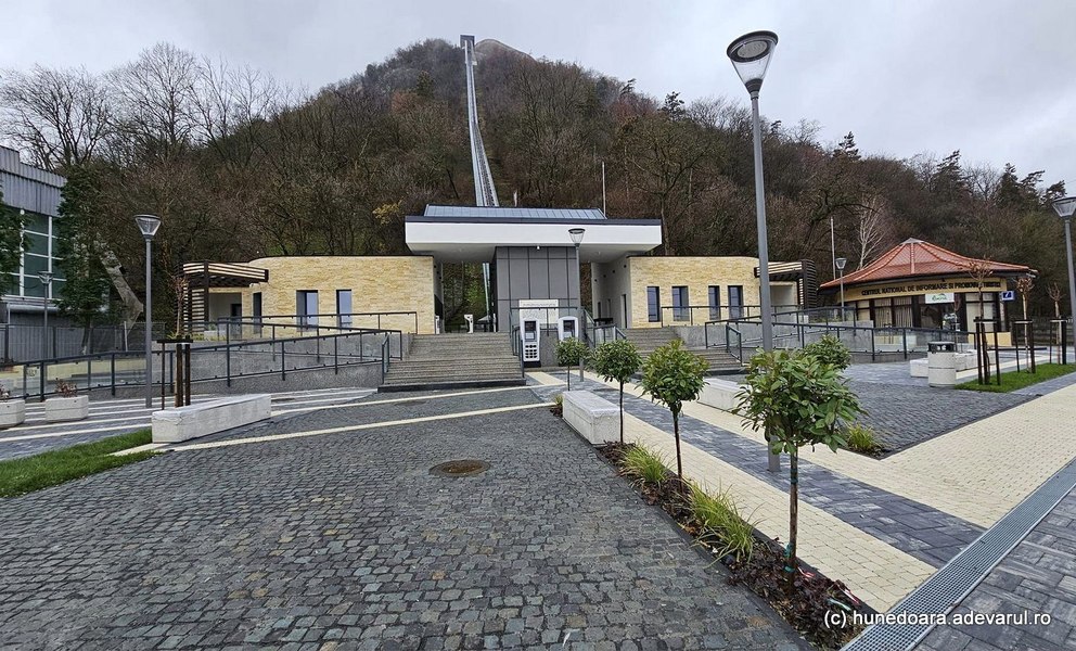 Telecabina de patru milioane de euro din Deva, inaugurată în 2023, dar încă nefolosită de turiști VIDEO