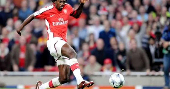 FOTBAL: Anglia - Arsenal l-a vândut pe Adebayor ca să scape de faliment