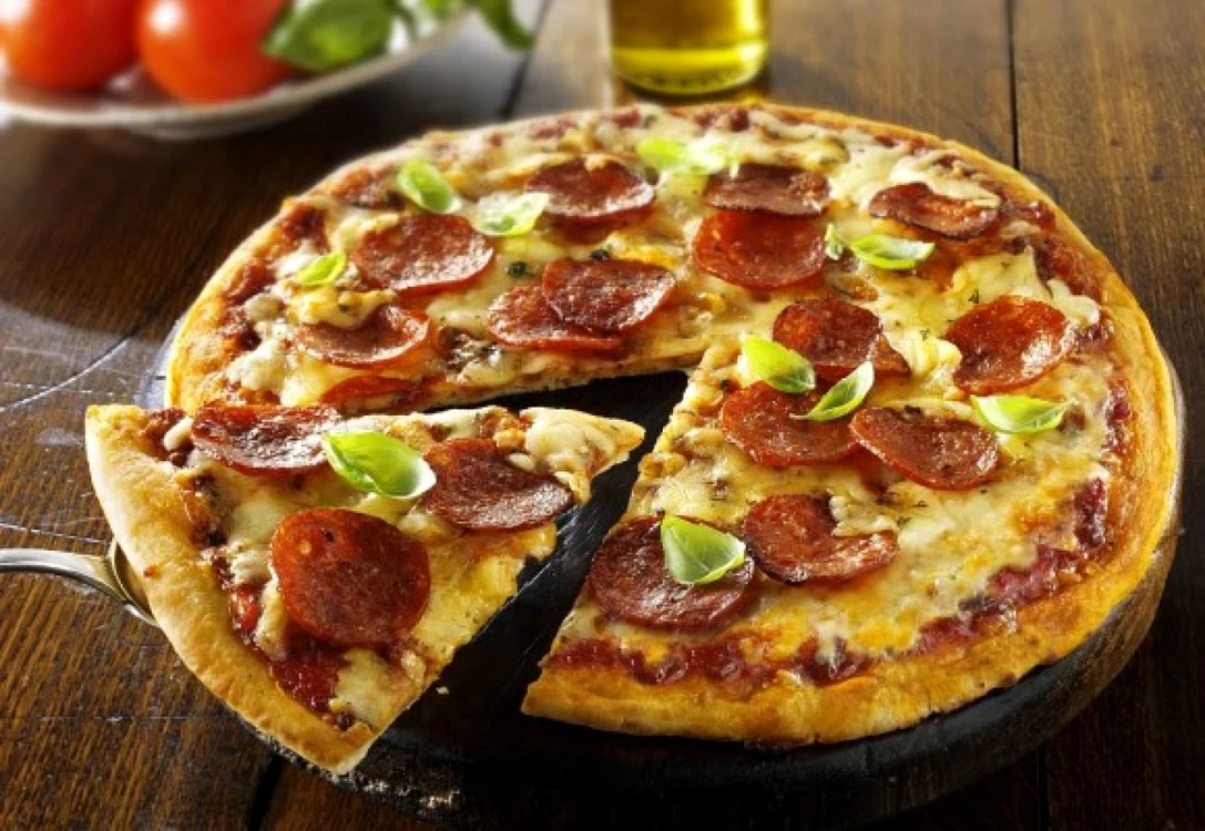 Cui nu-i place o felie de pizza? Prepar-o chiar tu!