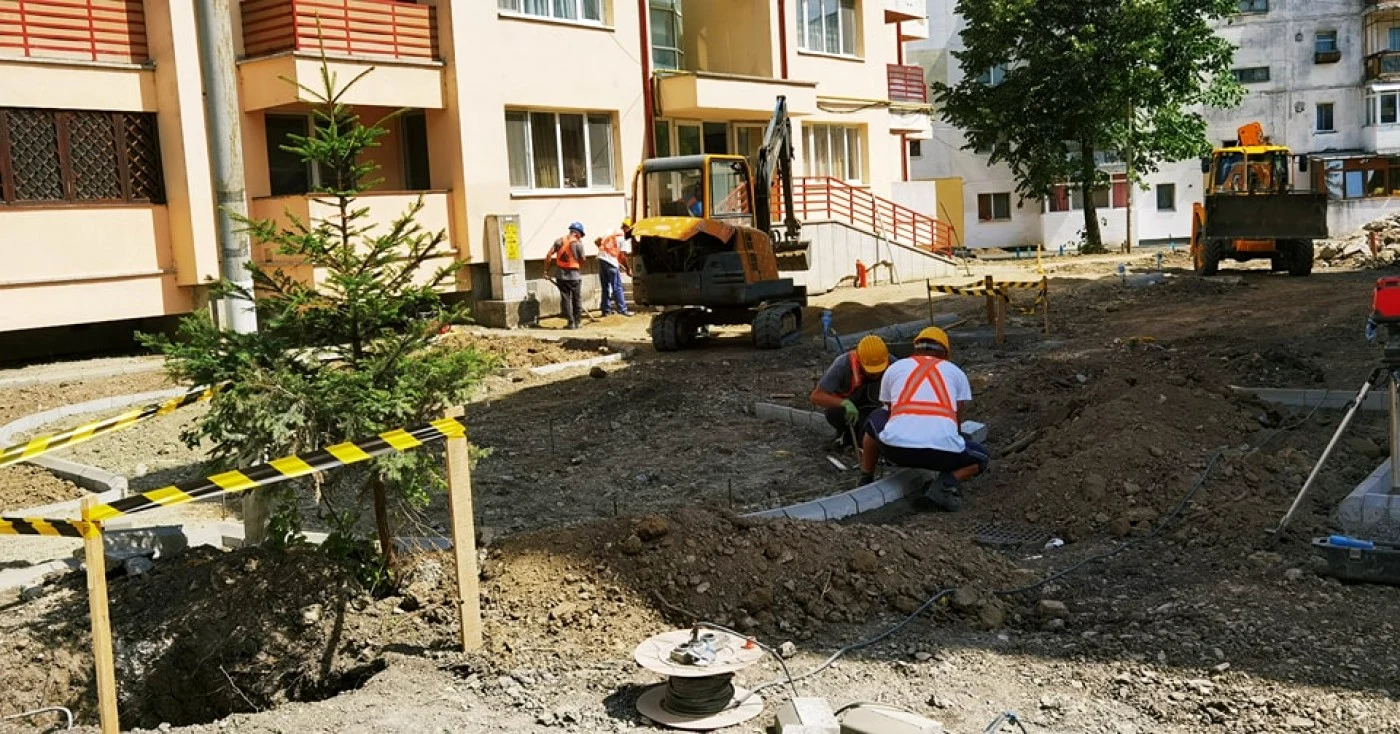 Se lucrează la parcarea de un milion de euro din Bacău FOTO Lucian Daniel Stanciu Viziteu