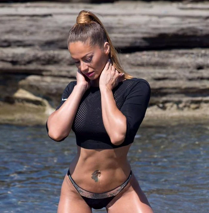 
    Alina Pană și-a distrus părul în Republica DominicanăFoto: Arhiva personală  