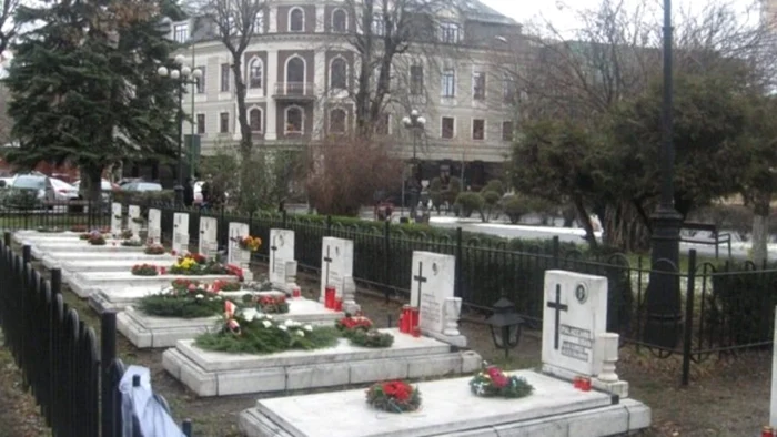 Cimitirul Eroilor Revoluţiei din Braşov FOTO Ioan Buciumar