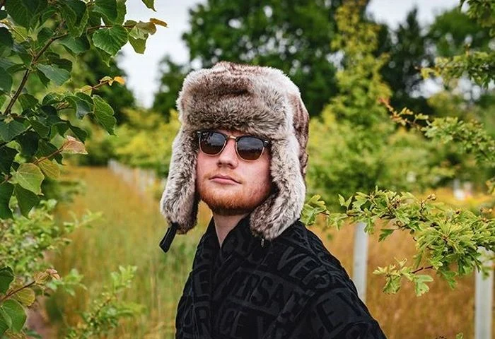 Ed Sheeran s-a pozat în livada de la SnagovFoto: arhivă personală