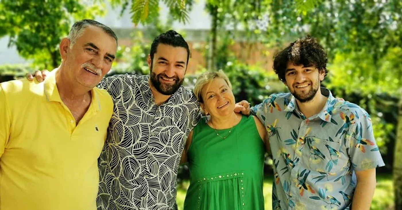 Smiley alături de mama, tatăl și fratele său / foto: Social media