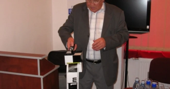 Oradea: Un criminalist orădean reinventează instrumentarul vechi (GALERIE FOTO)