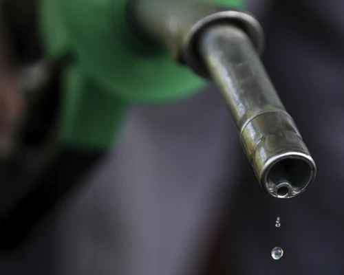 Ilustratie benzina benzinarie pompa picatura FOTO Inquam Photos / Octav Ganea