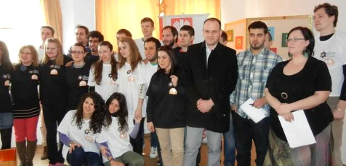 La eveniment a fost prezent şi Robert Gruman, preşedintele Confederaţiei Naţionale a Consiliilor Organizaţiilor de Tineret Maghiar (nr. 4 din dreapta spre stânga)