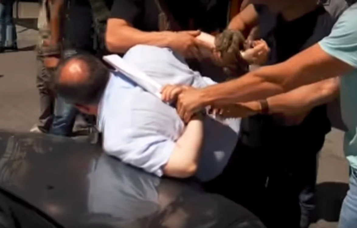 Momentul reţinerii suspectului bănuit că a organizat asasinarea jurnalistului rus