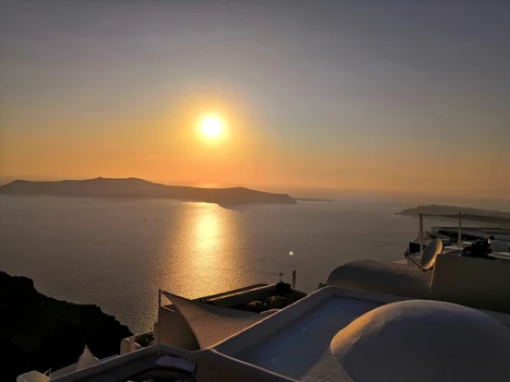 Apusurile de soare din Santorini - Grecia sunt celebre în toată lumea Foto Daciana Stoica