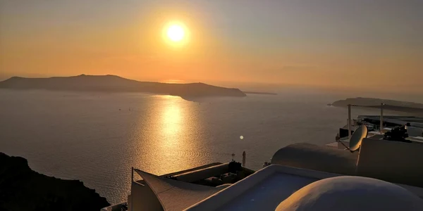 Apusurile de soare din Santorini - Grecia sunt celebre în toată lumea Foto Daciana Stoica